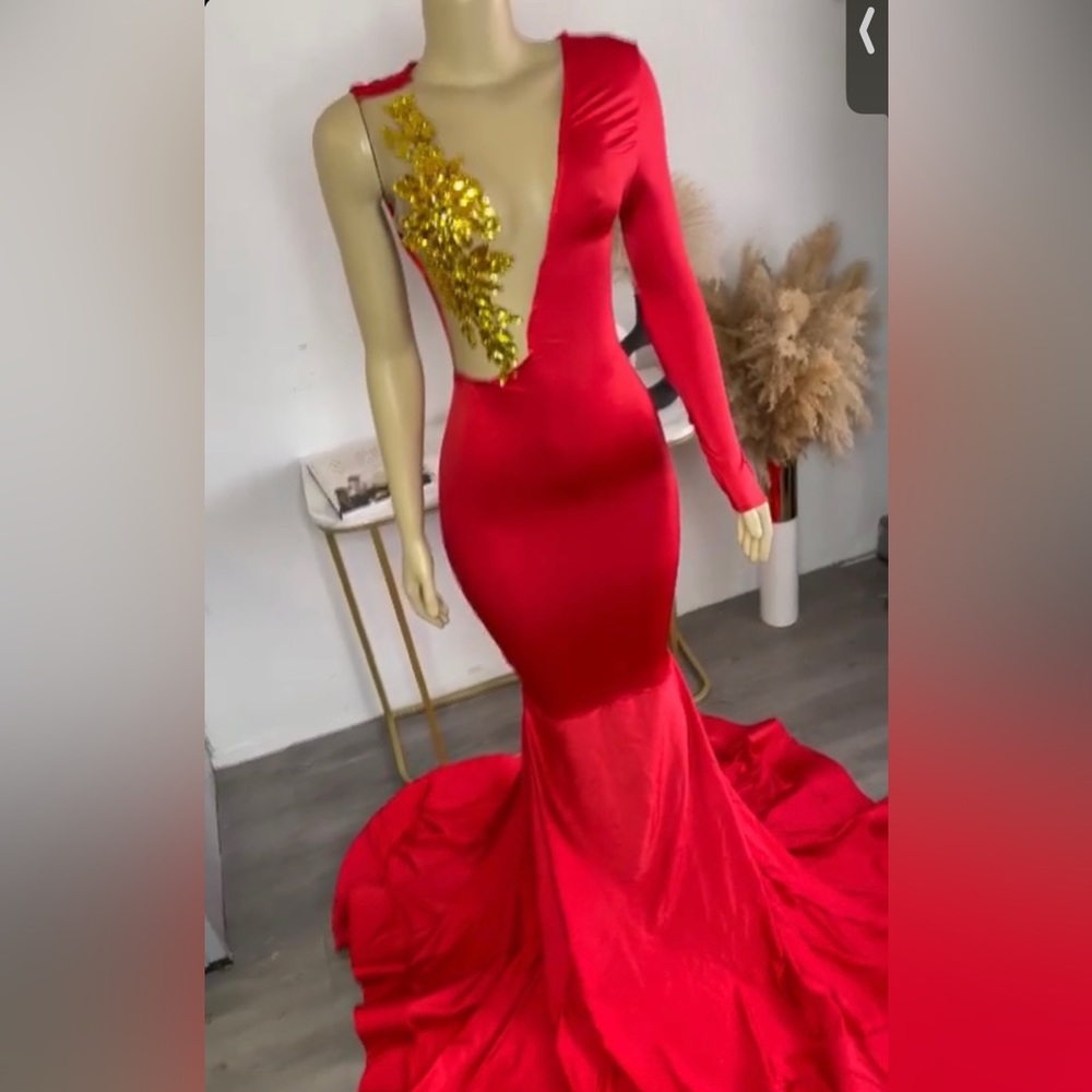 Custom made red gown for prom or gala. Size 6 but material is very stretchy